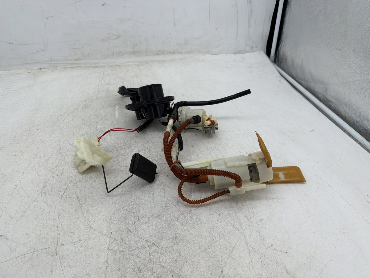 2011 Harley Electra Glide Touring Ultra OEM Fuel Pump Gas Gasoline Petrol Sending