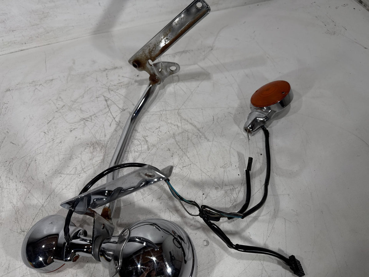 2002 Harley Heritage Softail Classic Front Turn Signal Indicators Aux Light Bar