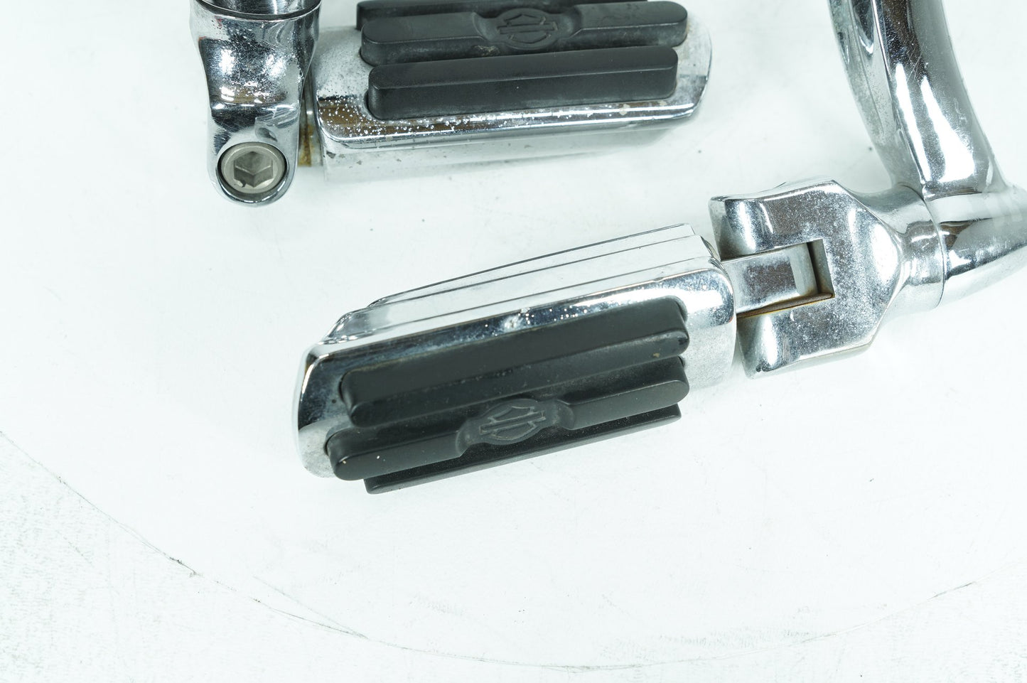 1999 - 2006 Harley-Davidson Touring Road King Front Right Left Highway Foot Pegs 50130-95A