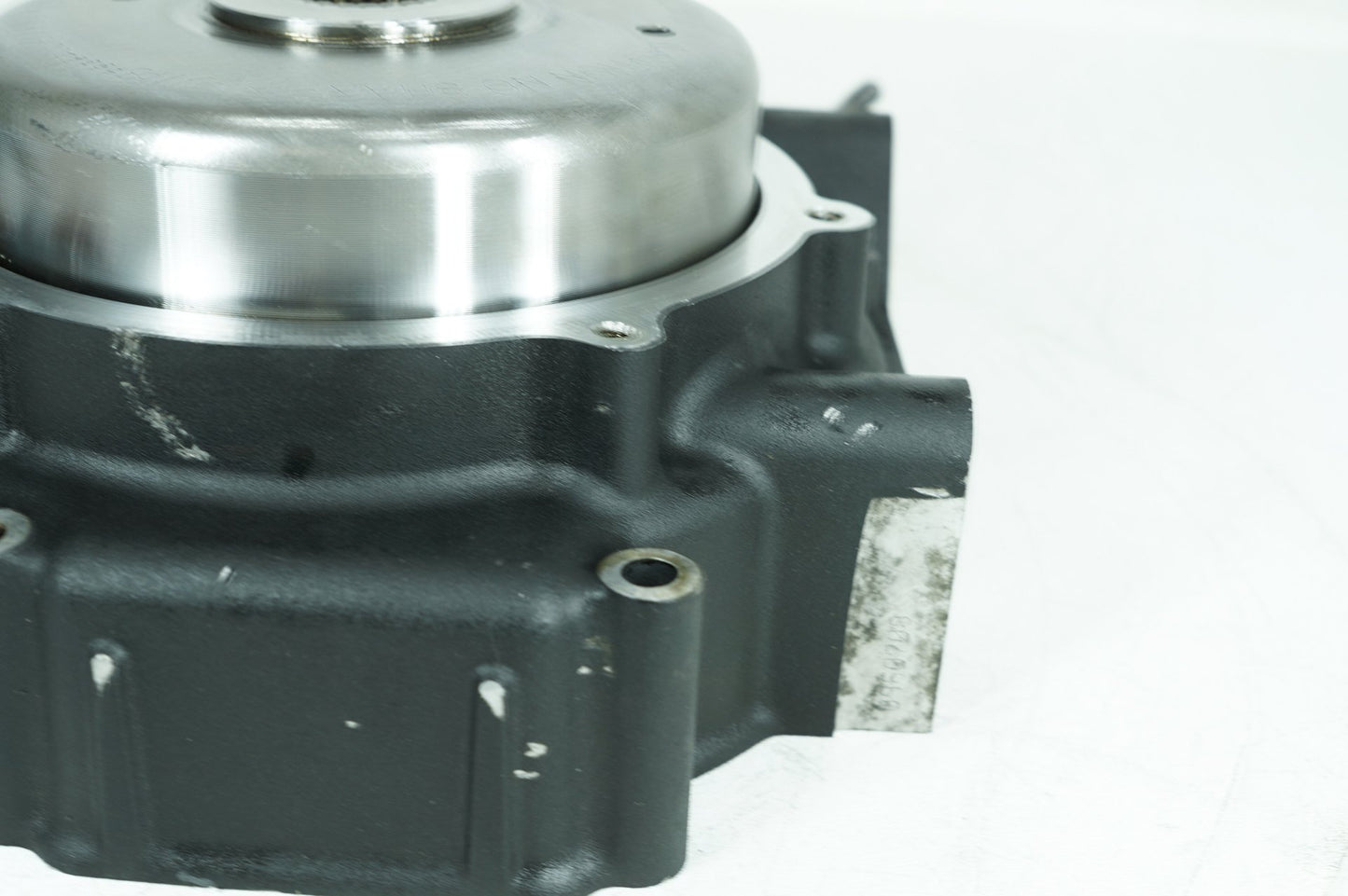 2008 - 2016 Harley-Davidson Dyna Wide Glide Crankcase Shaft Engine Motor Cover 24649-06