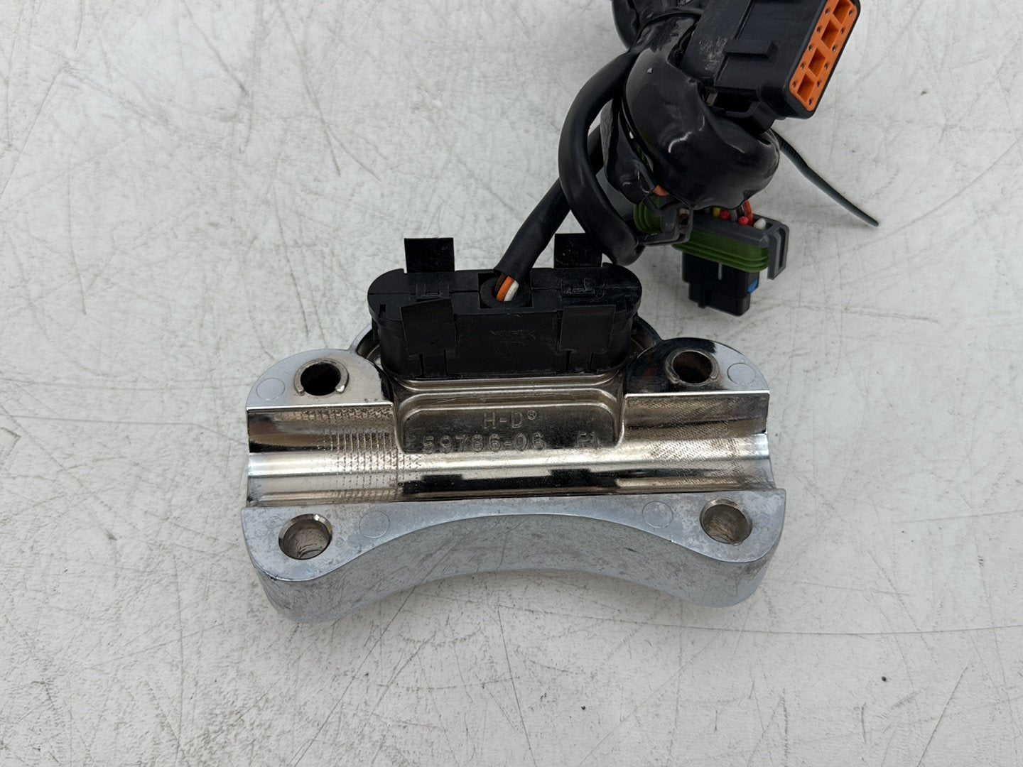 2008 Harley Dyna FXDL Low Rider Anniversary OEM Front Handlebar Riser Top Clamp Chrome