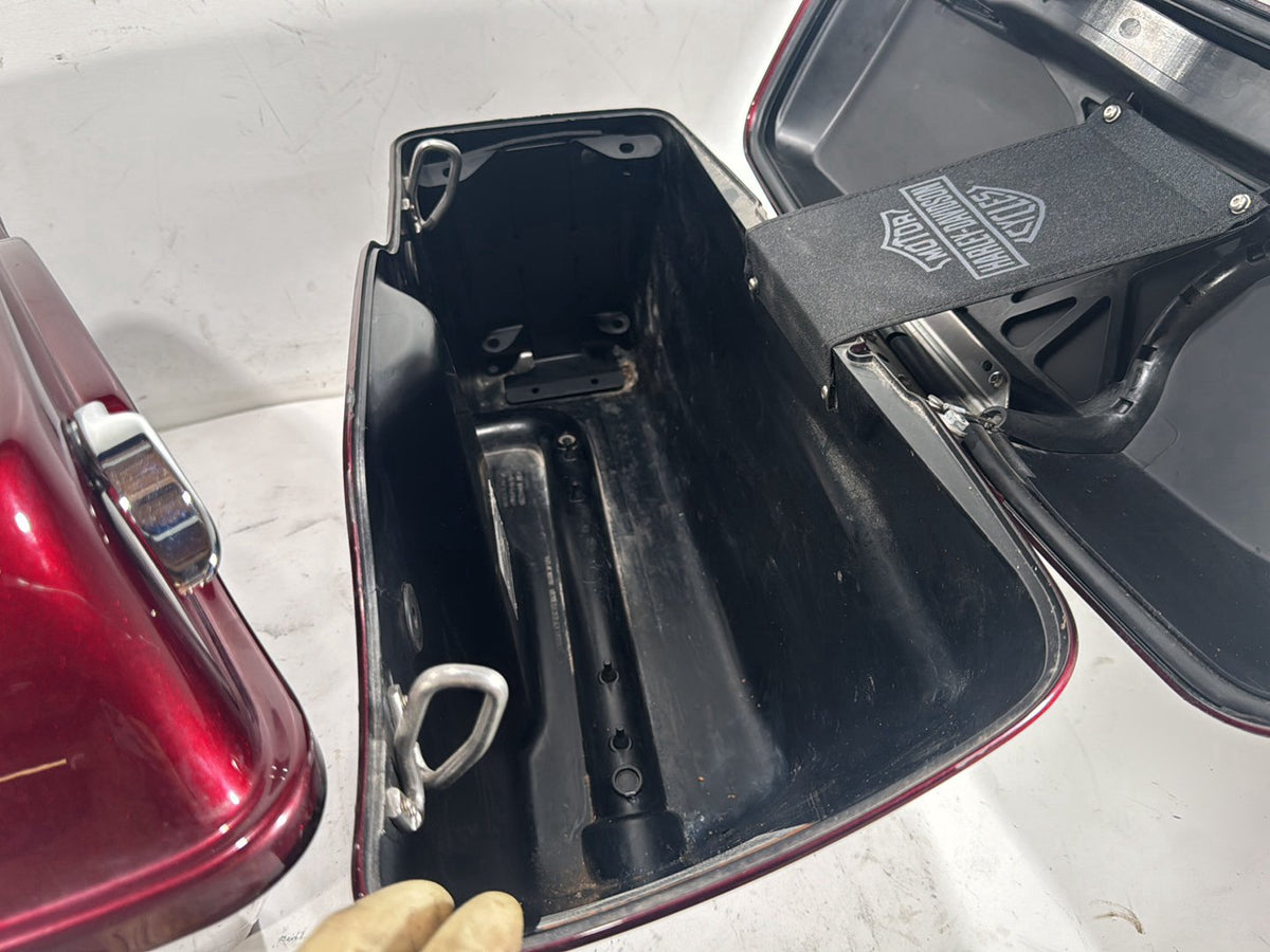 2014 Harley Street Glide OEM Left 1 Saddlebag Luggage NO Key SCRATCHED