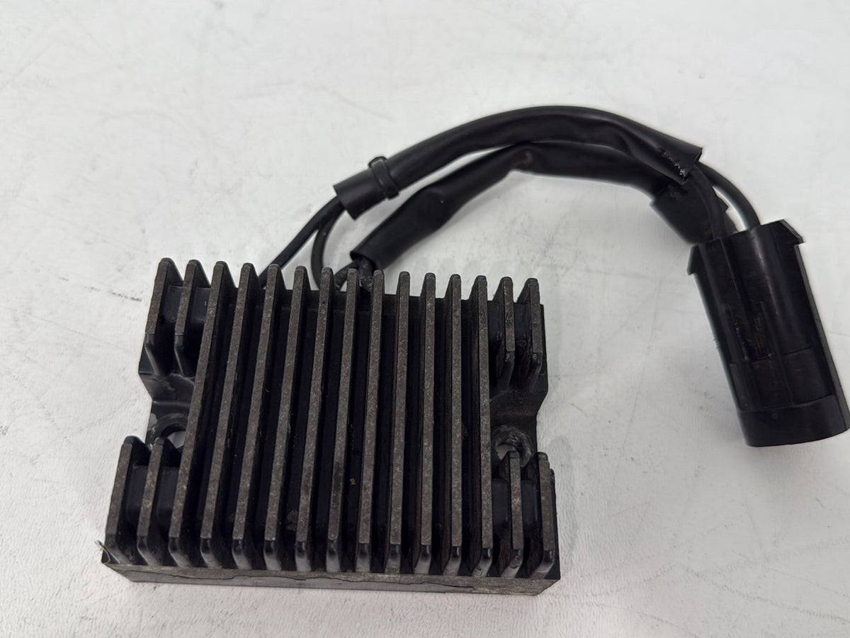 2005 Harley Sportster XL883C 883 Custom OEM Voltage Regulator Rectifier 74523-04