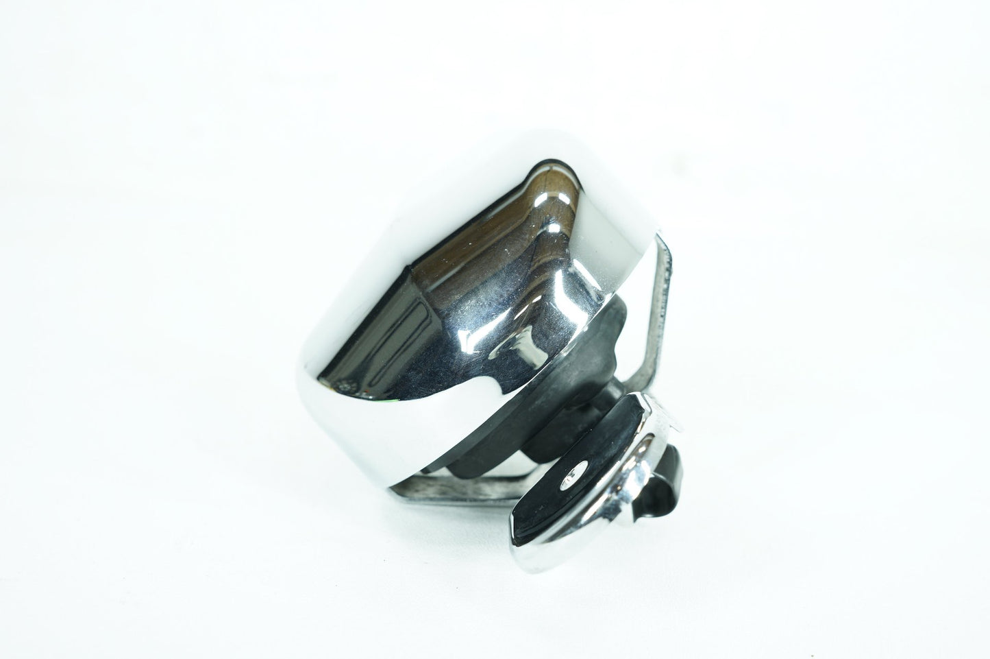 2007 - 2011 Harley-Davidson Softail Heritage Classic Horn Signal Klaxon Chrome Cover 69060-90G