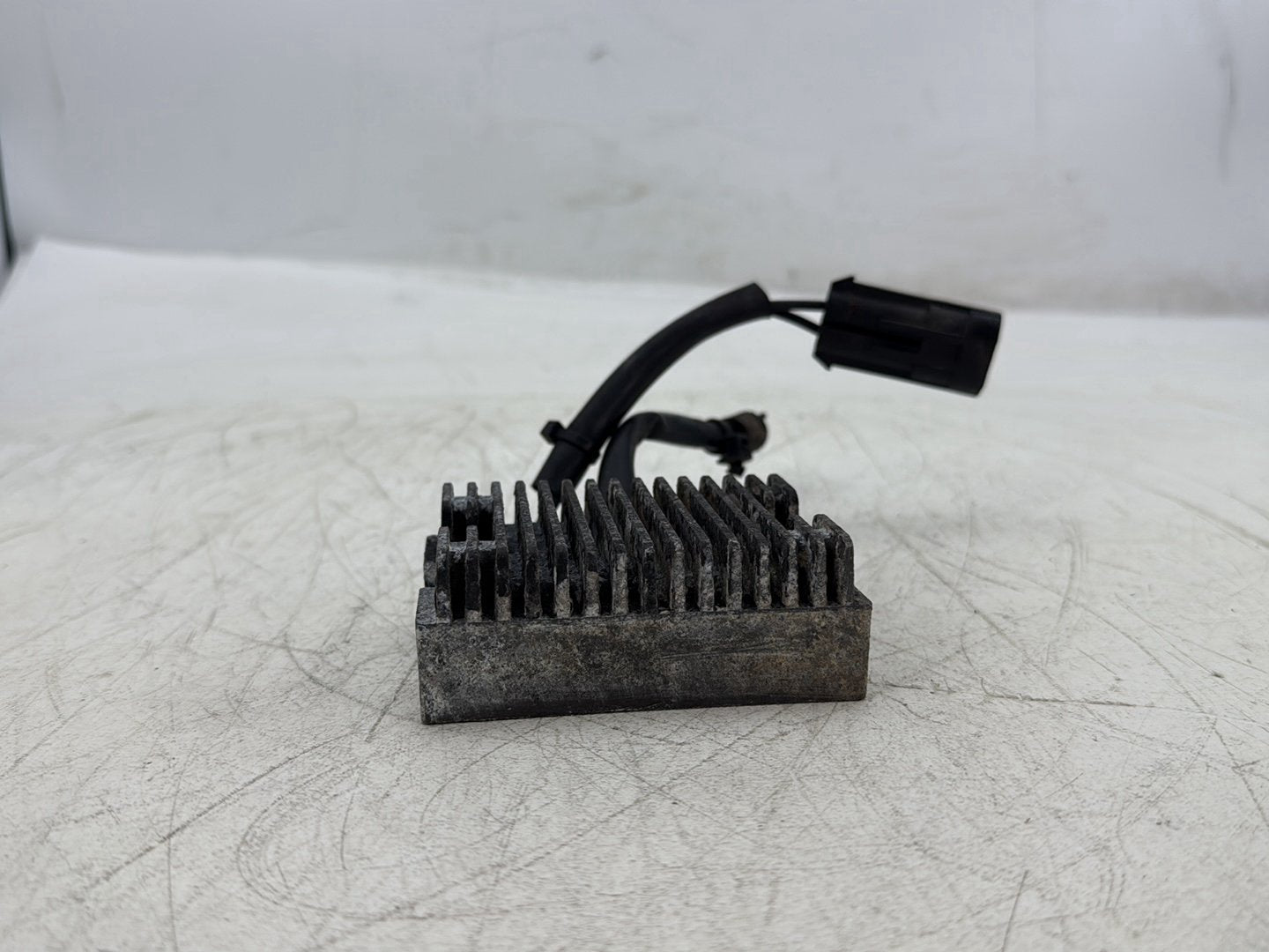 2004 Harley Sportster XL883C 883 Custom OEM Voltage Regulator Rectifier