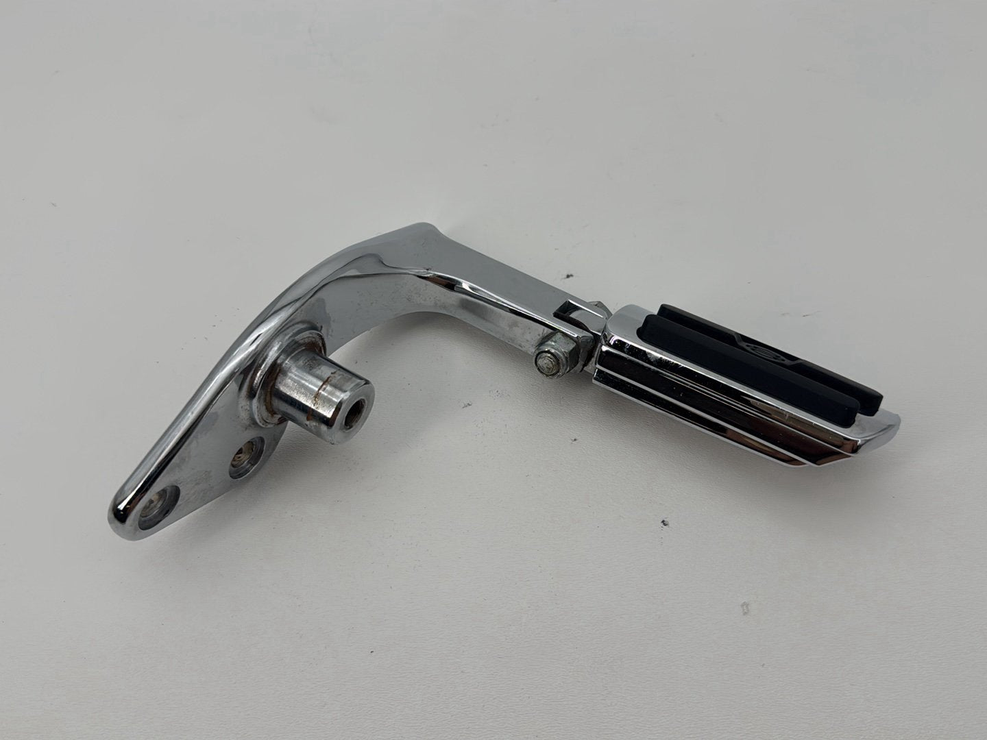 1999 - 2006 Harley-Davidson Dyna Wide Glide Right Driver Foot Controls Peg Rest 42481-92