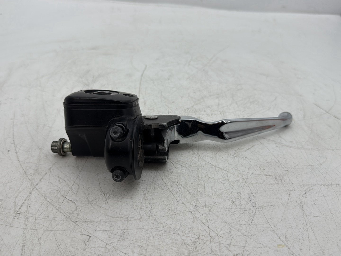 2005 Harley Dyna FXDWG Wide Glide OEM Front Right Hand Brake Lever Master Cylinder Reservoir