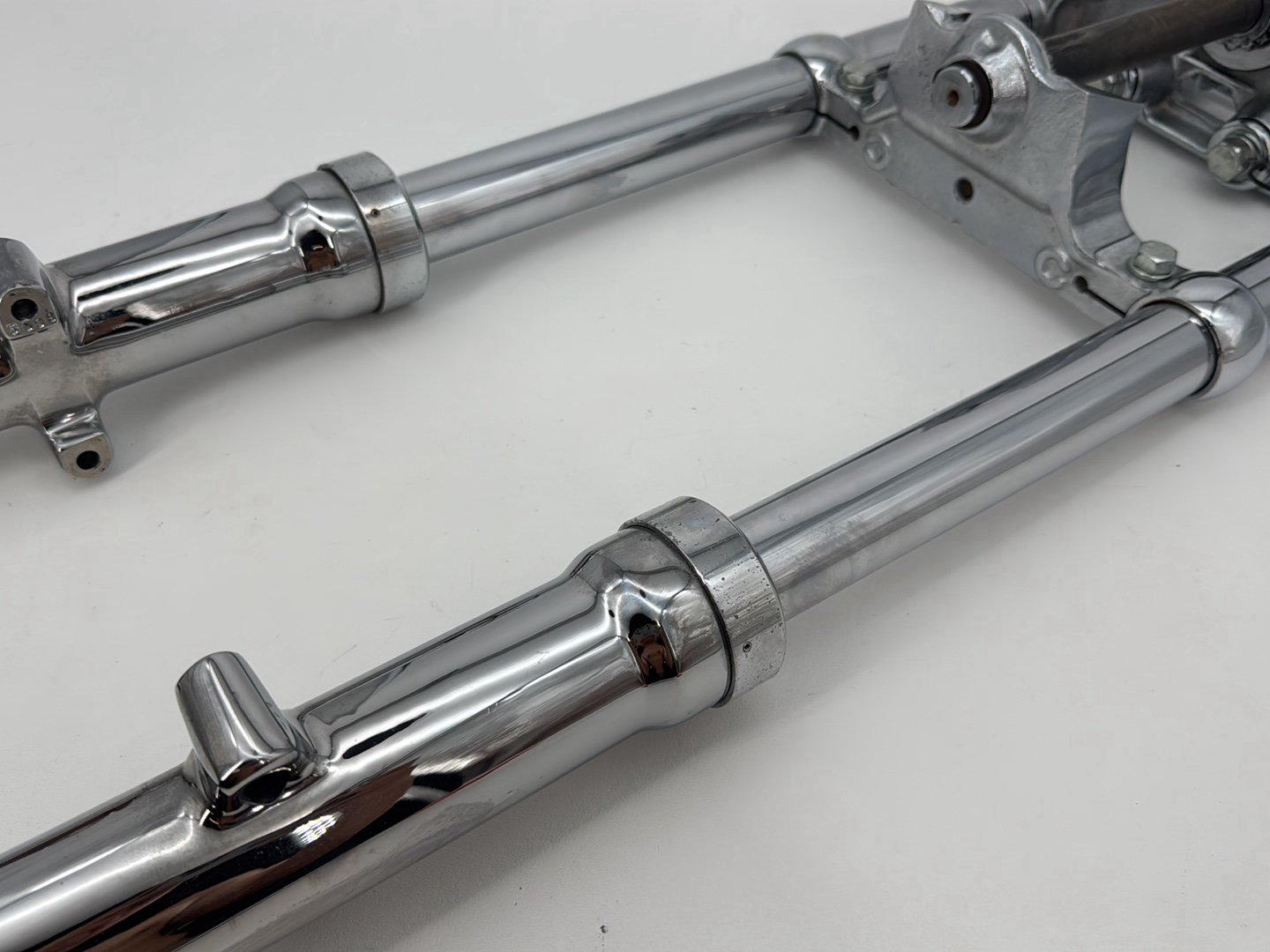 1999 - 2006 Harley-Davidson Dyna Wide Glide Front Triple Tree Set & LH RH Fork Legs Sliders 45679-92 , 45874-91