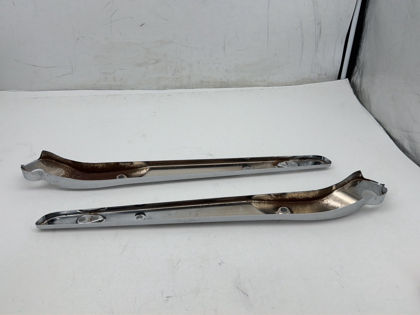2008 Harley Dyna Fat Bob FXDF OEM Rear Left Right Fender Struts Bracket