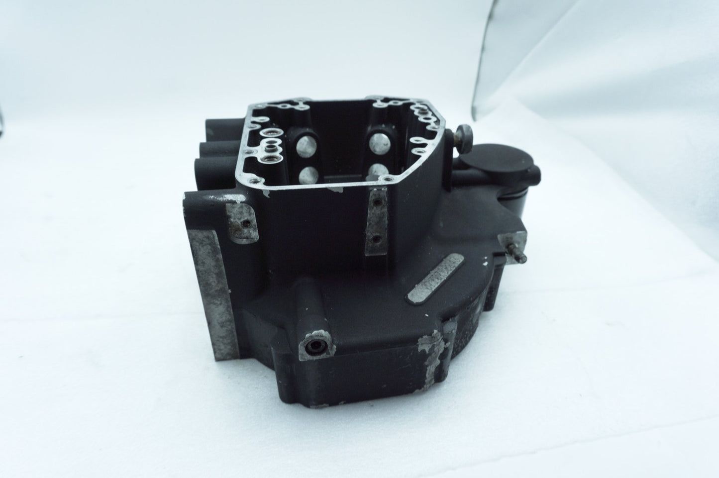 2007 - 2011 Harley-Davidson Touring Street Glide Crankcase Shaft Engine Motor Cover 24653-06