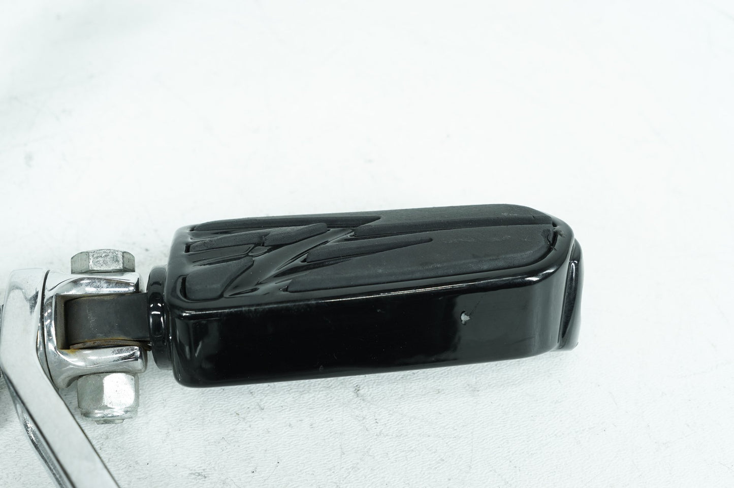 2007 - 2011 Harley-Davidson Dyna Fat Bob Left & Right Foot Pegs 33693-03