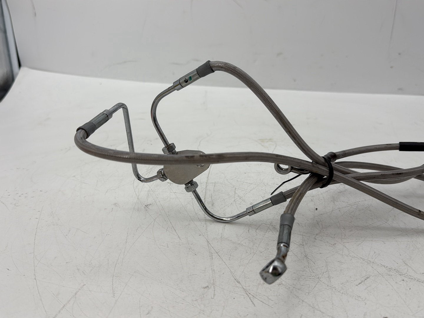2005 Harley Touring FLHRCI Road King Classic OEM Front Brake Hose Line Pipe