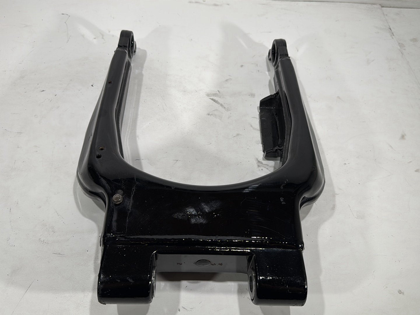 2010 Harley Electra Glide Touring Ultra FLHTCU OEM Rear Fork Swingarm Swing Arm