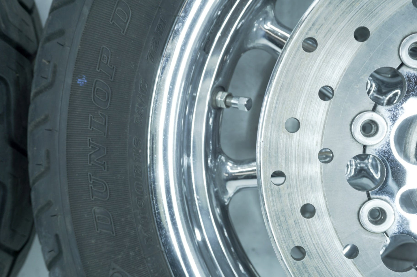 2007 - 2011 Harley-Davidson Touring CVO Electra Screamin Eagle Front & Rear Wheel Rim Tire 43539-04