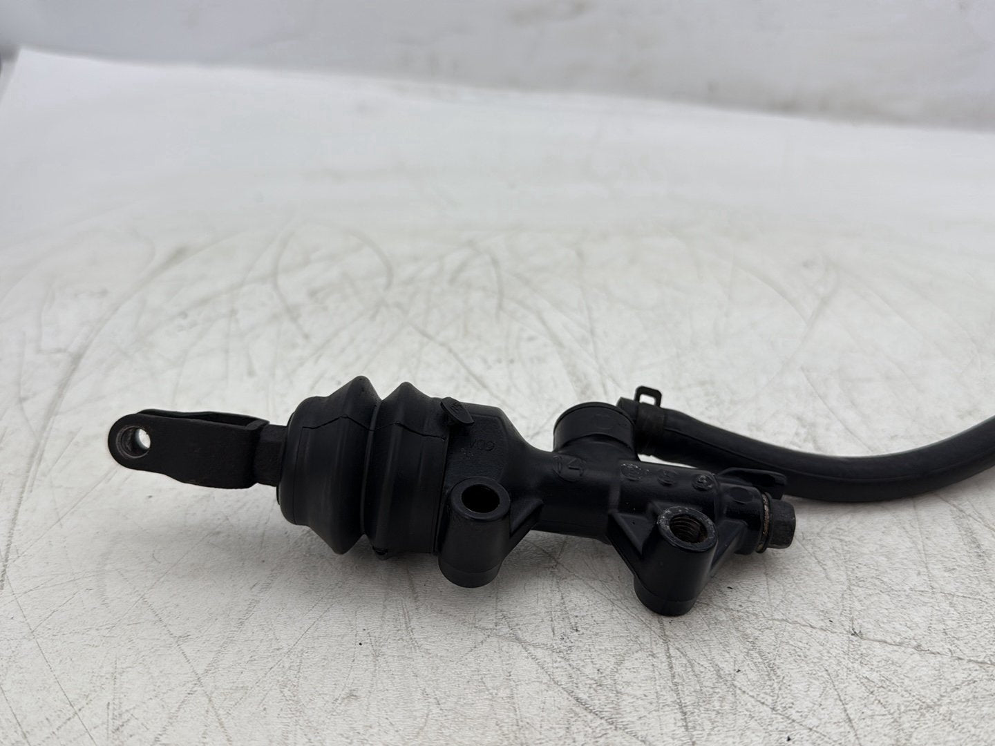 2004 Harley Sportster XL883C 883 Custom OEM Rear Brake Master Cylinder Bottle Brake Line