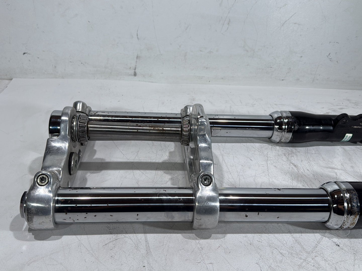 08 Harley Dyna Fat Bob FXDF OEM Front Triple Tree Set & LH RH Fork Legs Sliders