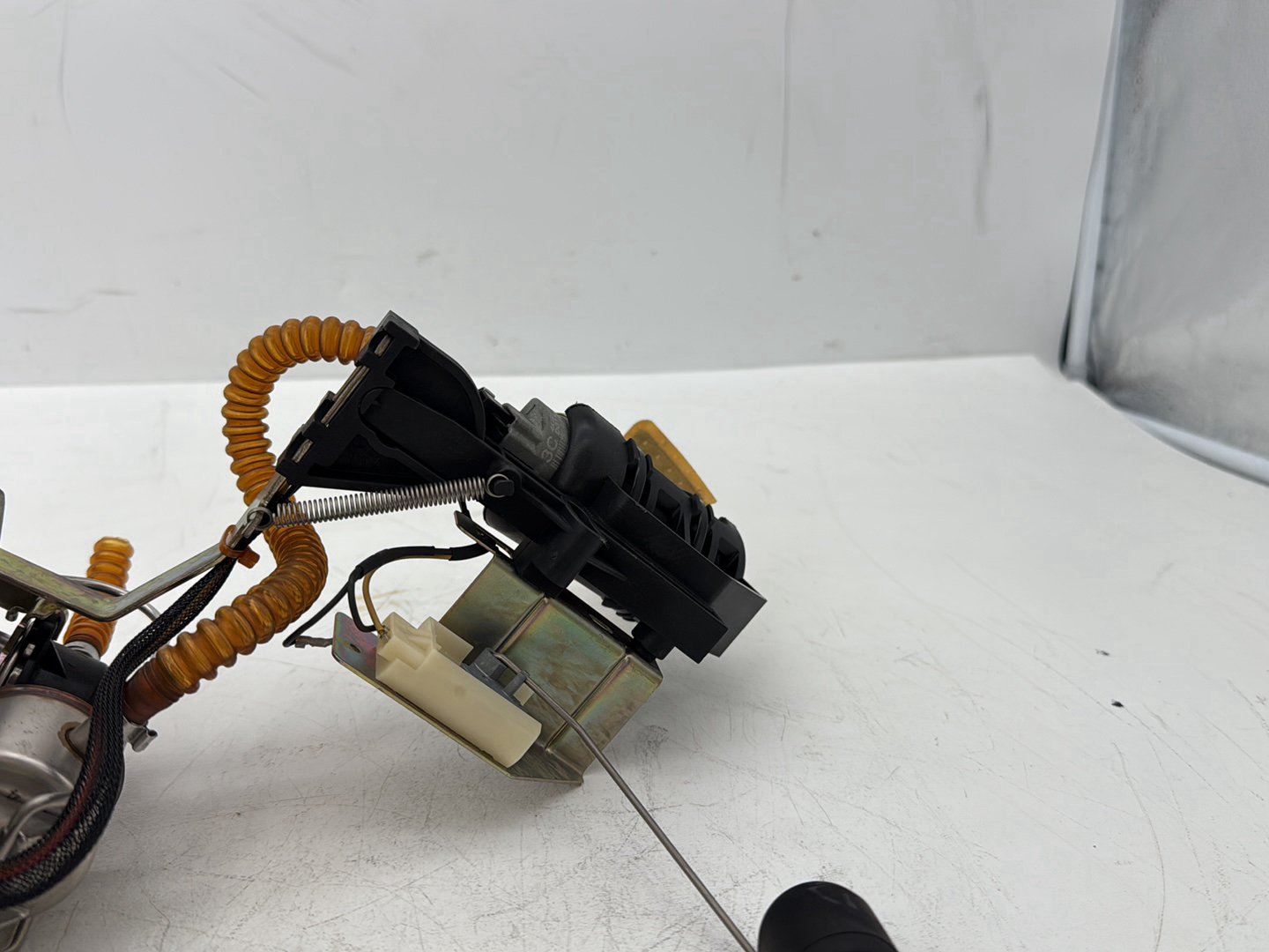 2005 Harley Touring FLHRCI Road King Classic OEM Gas Gasoline Fuel Petrol Pump Sending