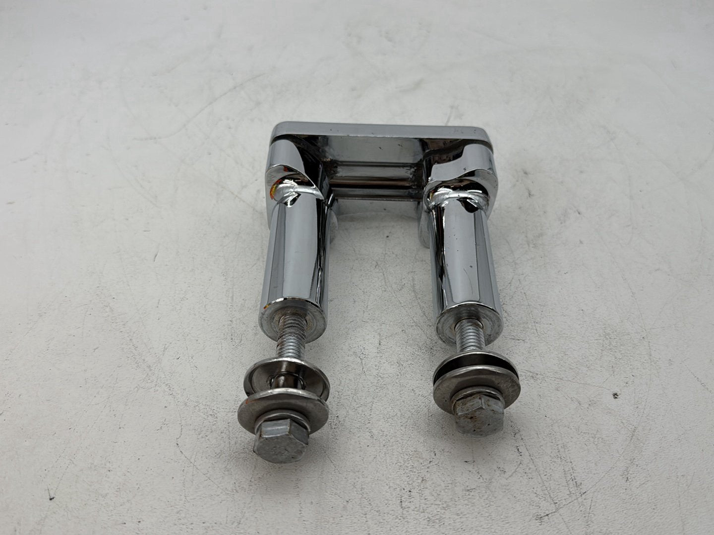 2006 Harley Dyna FXDWGI Wide Glide OEM Front Handlebar Riser Top Clamp Chrome