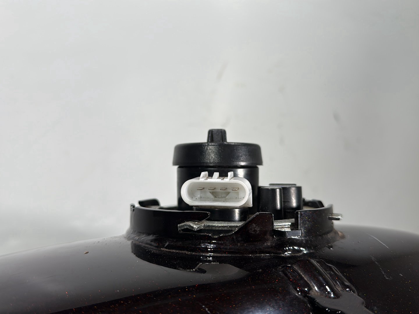 2011 Harley Street Glide Touring FLHX OEM Fuel Gas Tank Gasoline Reservoir