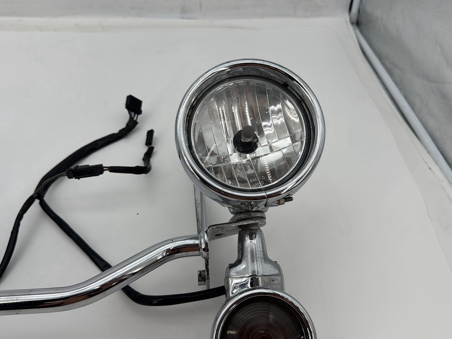 2007 Harley Softail Heritage Classic FLSTC OEM Front Turn Signal Indicators Aux Light Bar