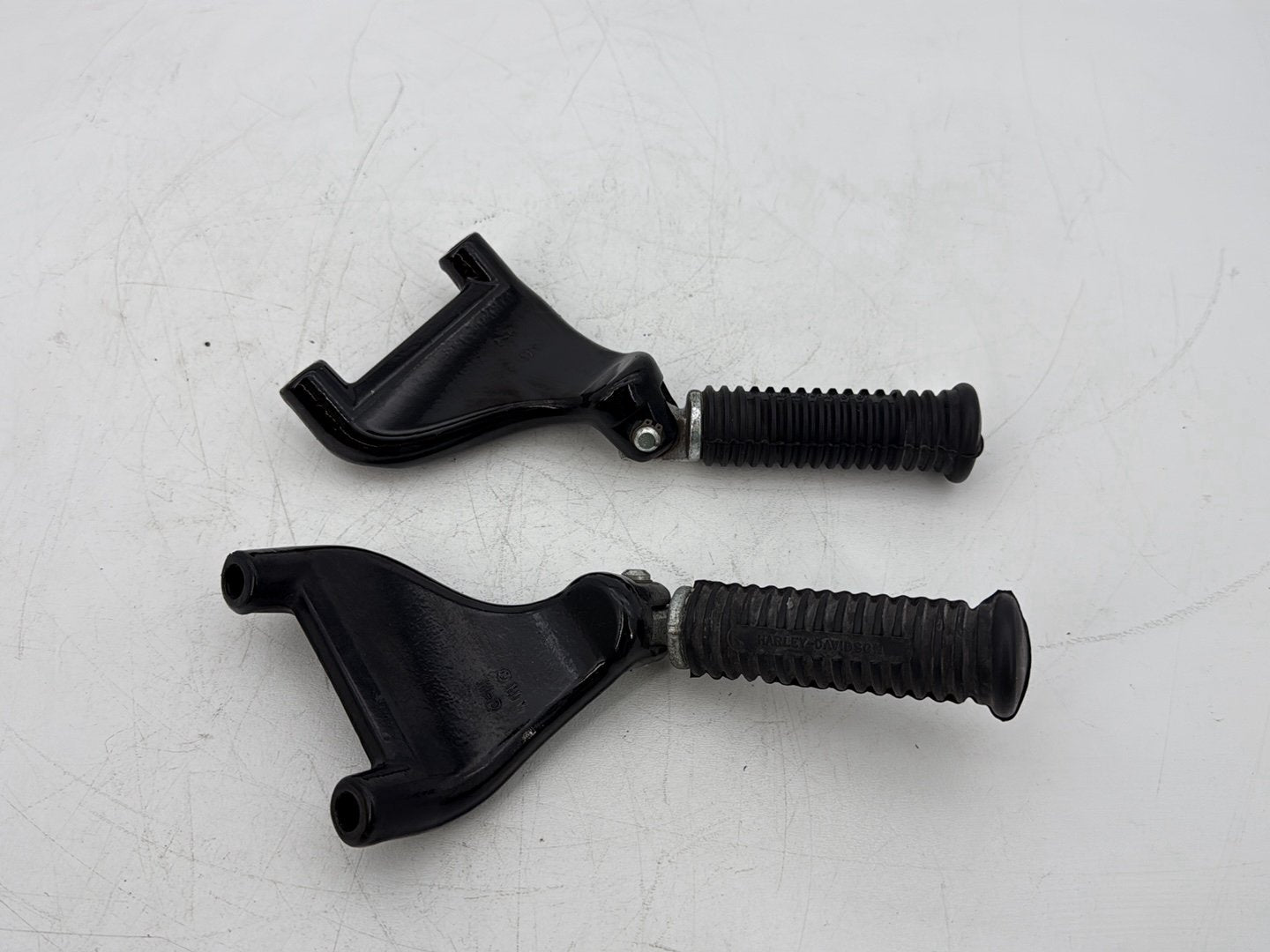 2006 Harley Sportster XL883C 883 Custom OEM Passenger Left & Right Foot Pegs