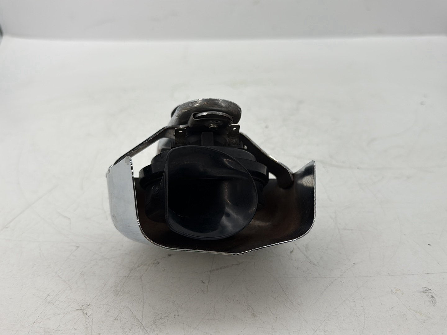2005 Harley Touring FLHRCI Road King Classic OEM Horn Signal Klaxon Chrome Cover