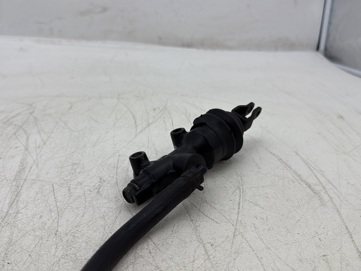 2004 Harley Sportster XL883C 883 Custom OEM Rear Brake Master Cylinder Bottle Brake Line