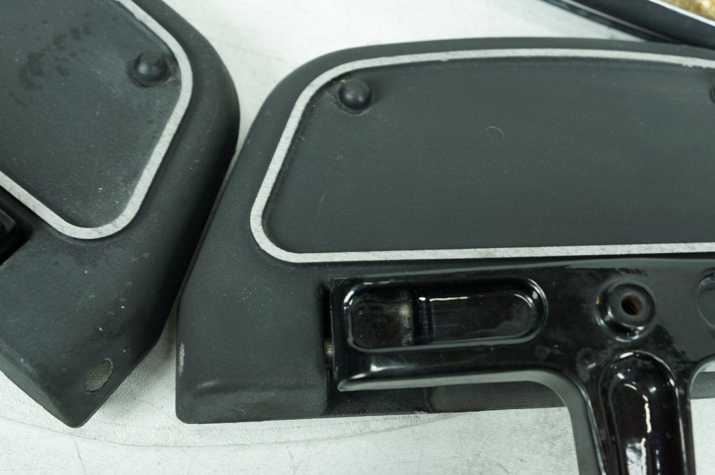 1999 - 2006 Harley-Davidson Touring Electra Glide Left Right Driver & Pass Floorboard Foot Rest 50606-86A
