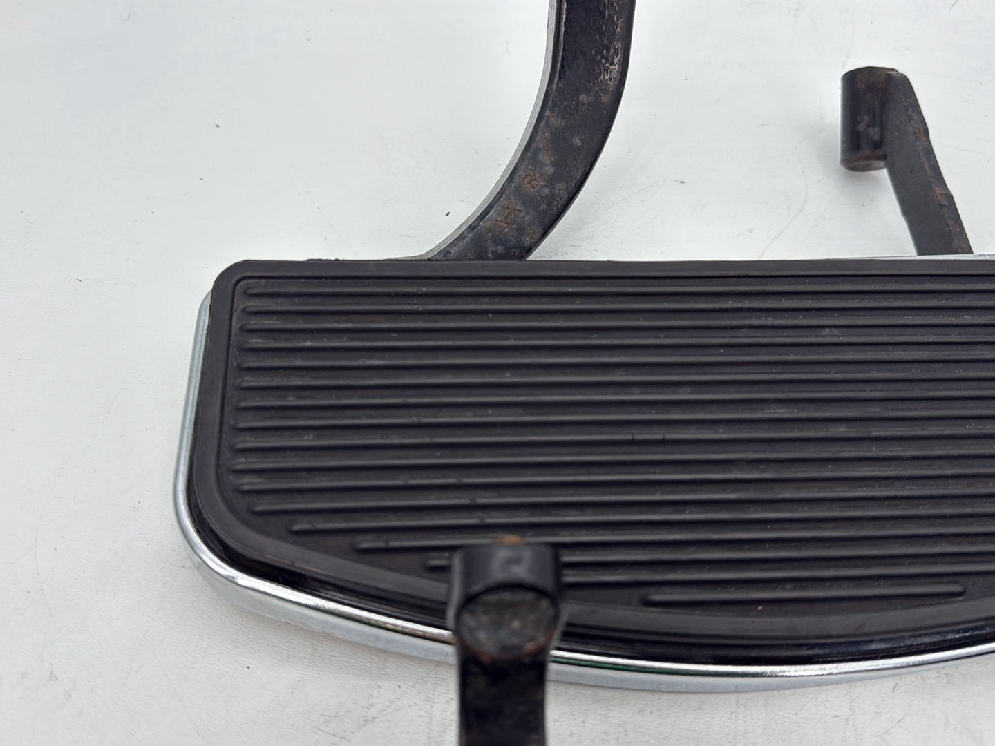 2008 Harley Touring FLHTCU Electra Glide Ultra OEM Left Right Driver & Pass Floorboard Foot Rest