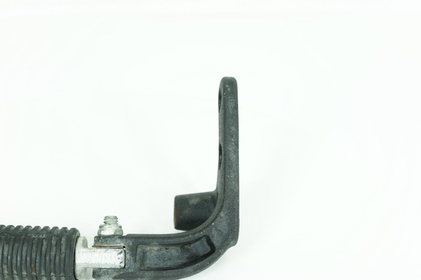 2007 - 2017 Harley-Davidson Dyna Street Bob Right Driver Footpeg Bracket Mount 50666-07