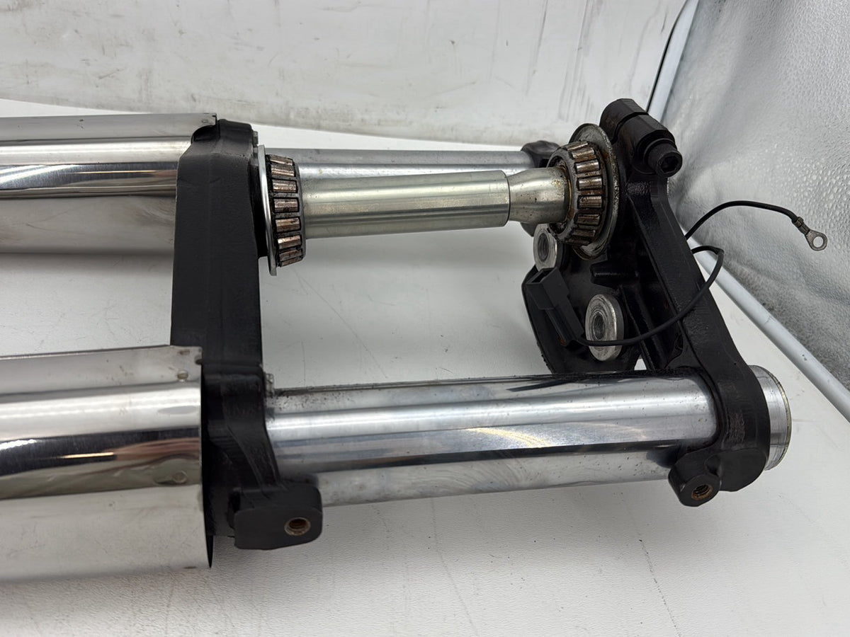 2017 Harley Road Glide Touring Front Triple Tree Set & LH RH Fork Legs Sliders