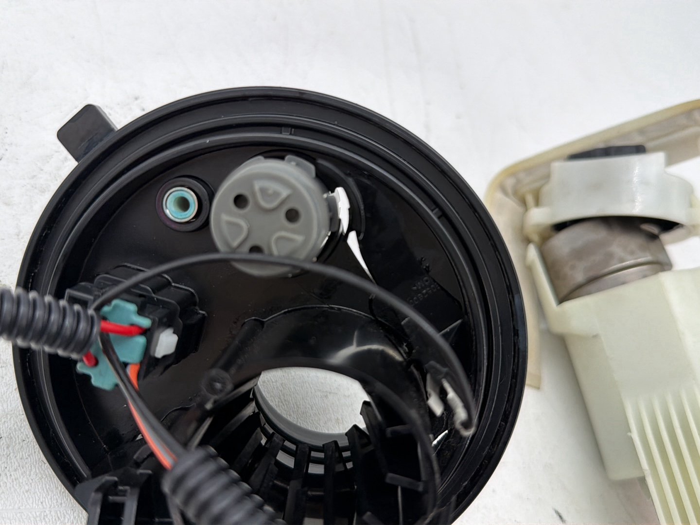 2014 Harley Street Glide Touring FLHXS OEM Fuel Pump Gas Gasoline Petrol Sending