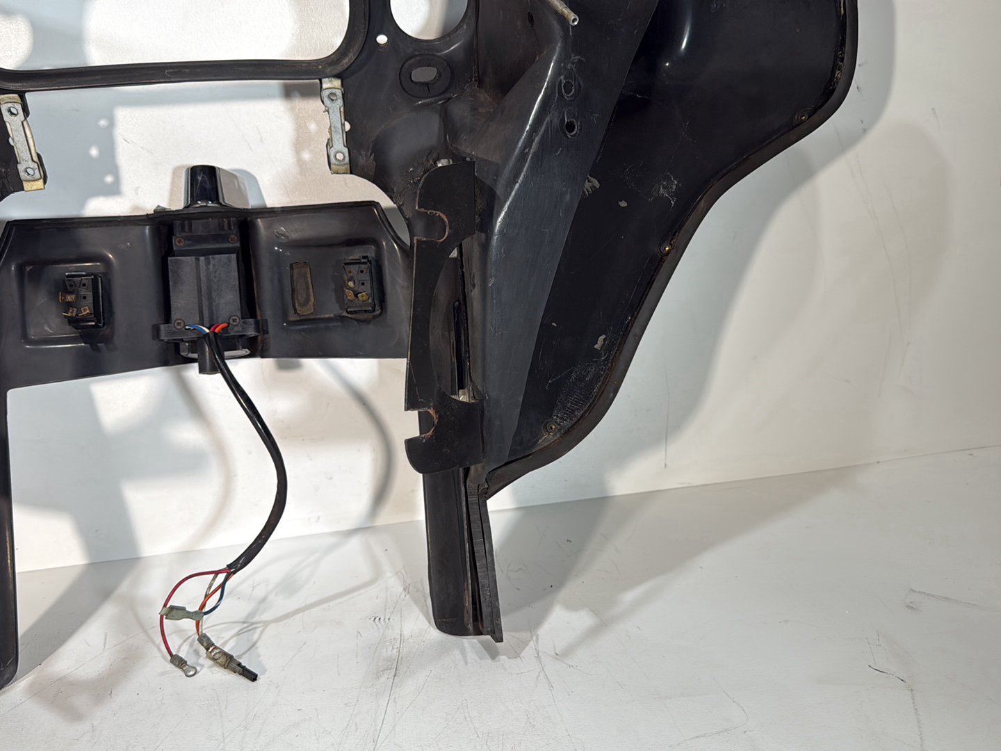 1984 - 1998 Harley-Davidson Touring Electra Glide Classic Front Inner Batwing Fairing Cover w/ Ignition Switch Lockset NOKey