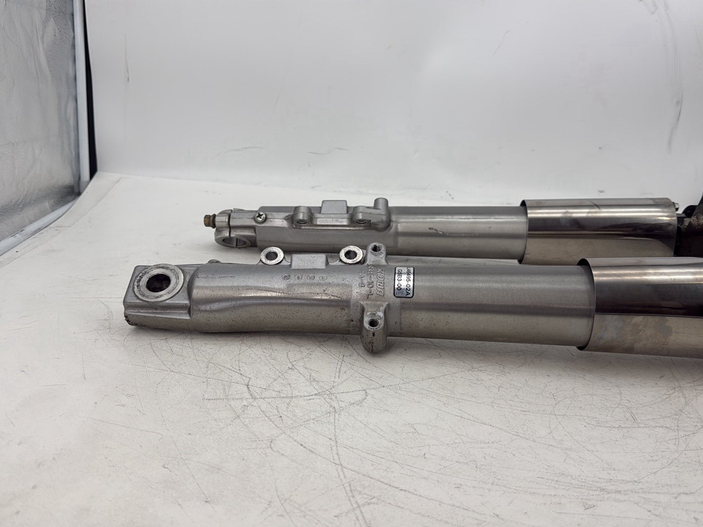 2004 Harley Touring FLHT Electra Glide OEM Front Triple Tree Set & LH RH Fork Legs Sliders