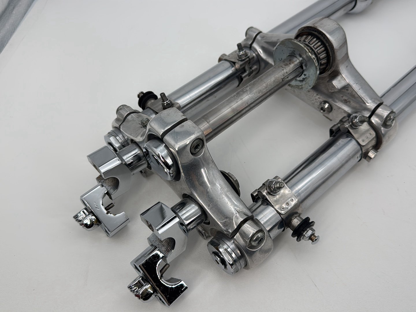 1999 - 2006 Harley-Davidson Dyna Low Rider Front Triple Tree Set & LH RH Fork Legs Sliders Left right front fork legs sliders