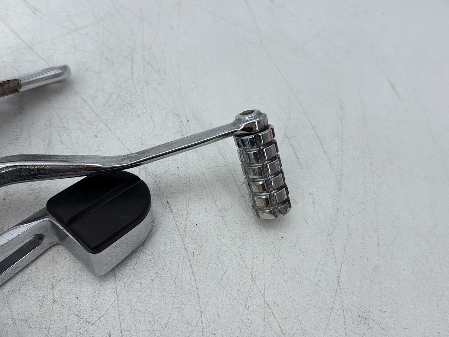 2000 Harley Dyna FXDWG Wide Glide OEM Left Right Foot Brake Control Pegs