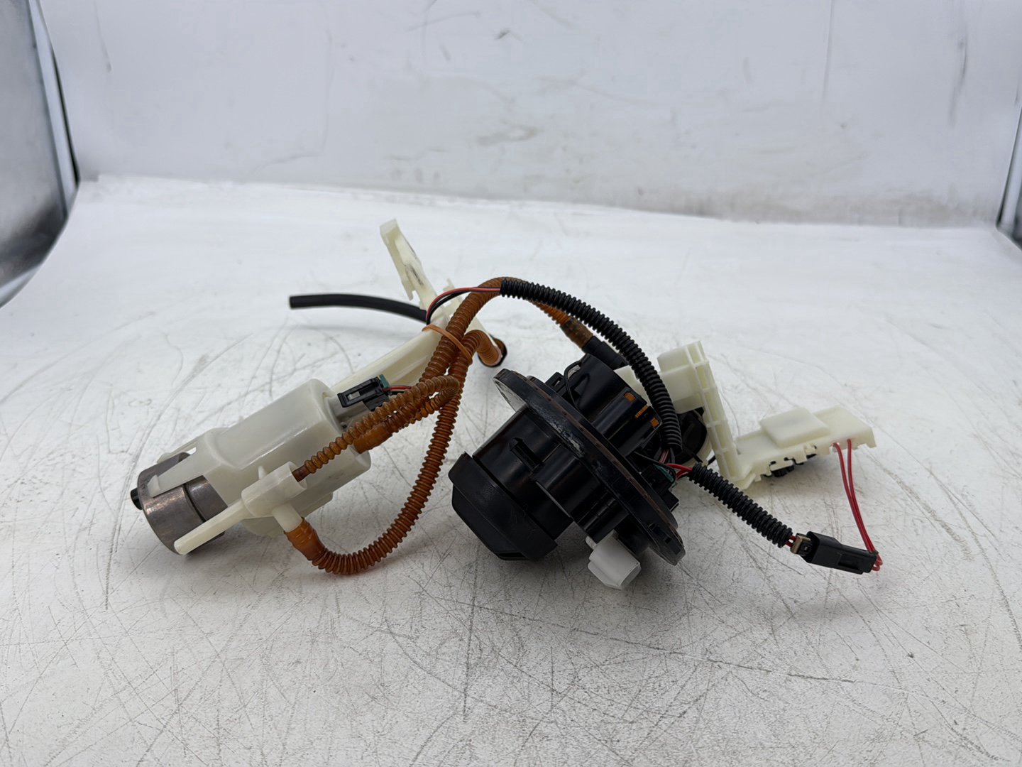 2012 Harley Street Glide Touring FLHX OEM Gas Gasoline Fuel Petrol Pump Sending