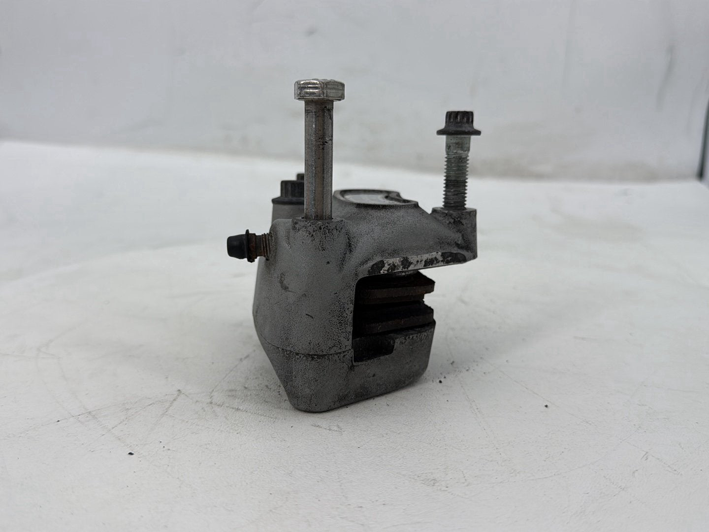 2005 Harley Road Glide Touring FLTRI OEM Front Left 1 Brake Caliper