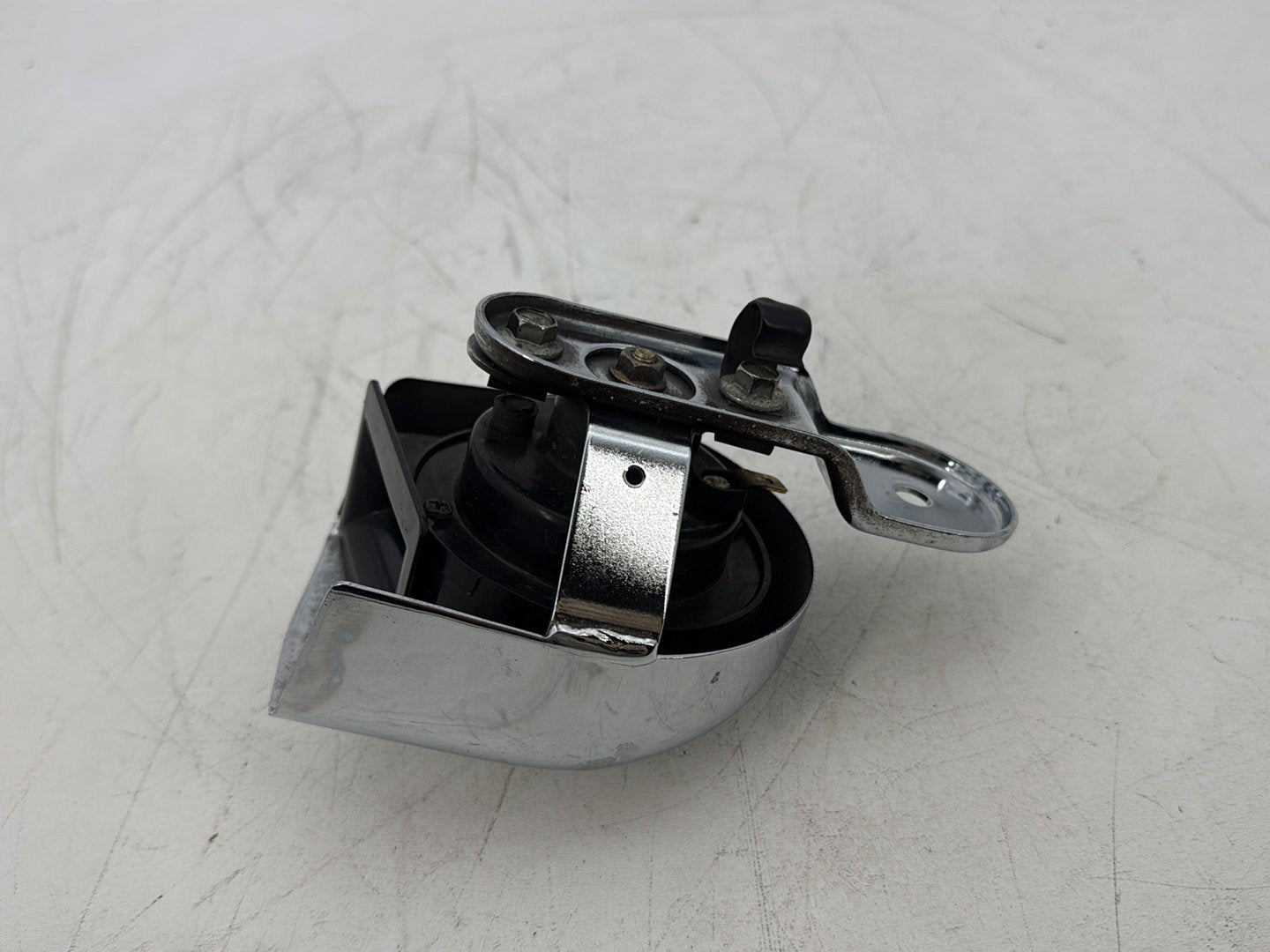 2005 Harley Heritage Softail Classic FLSTCI OEM Horn Signal Klaxon Chrome Cover