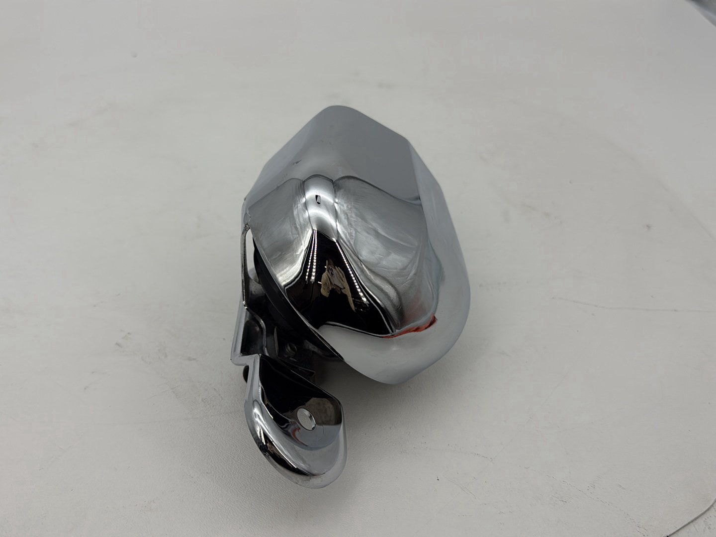 1999 - 2006 Harley-Davidson Dyna Low Rider Horn Signal Klaxon Chrome Cover 69012-93A