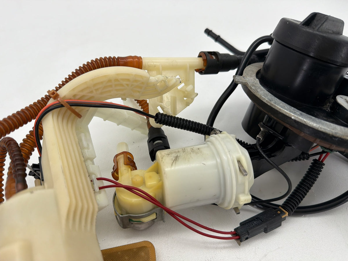 11 Harley Electra Glide Touring Ultra OEM Fuel Pump Gas Gasoline Petrol Sending