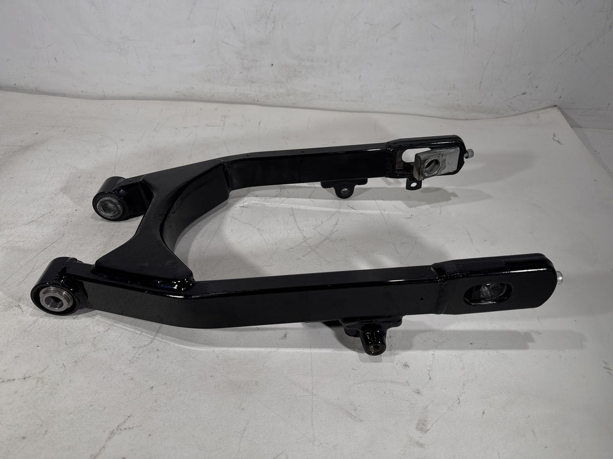 2016 Harley Dyna Fat Bob FXDF 103 OEM Rear Fork Swingarm Swing Arm
