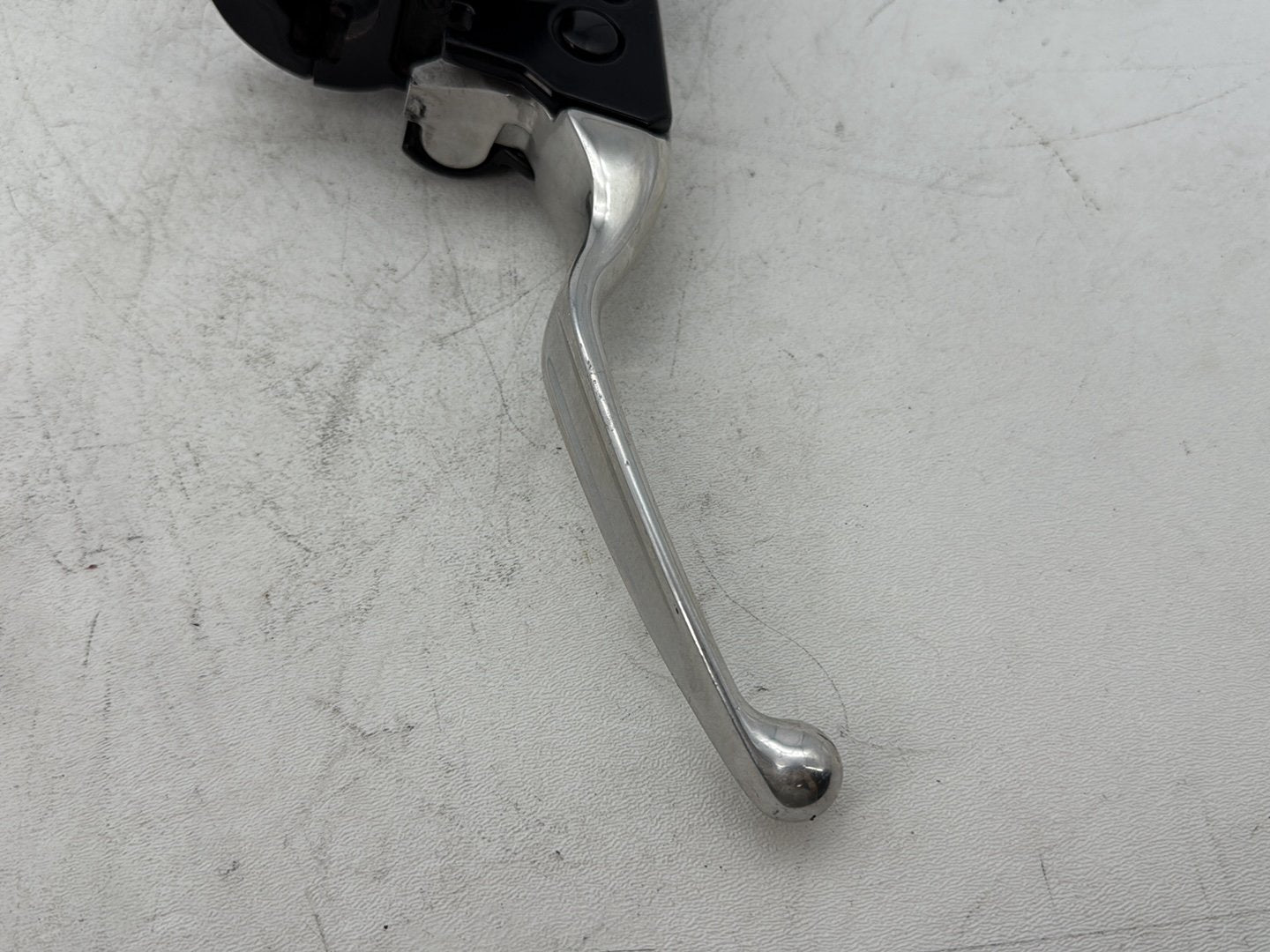 2018 Harley Electra Glide Touring Ultra FLHTCU OEM Front Right Brake Lever Master Cylinder