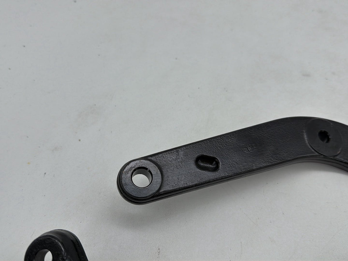 2015 Harley Softail Deluxe FLSTN OEM Rear Left & Right Fender Support Bracket