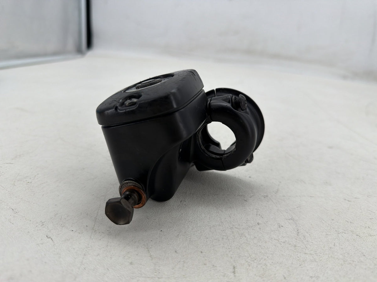 2016 Harley Dyna Fat Bob FXDF OEM Front Right Brake Lever Master Cylinder 11/16