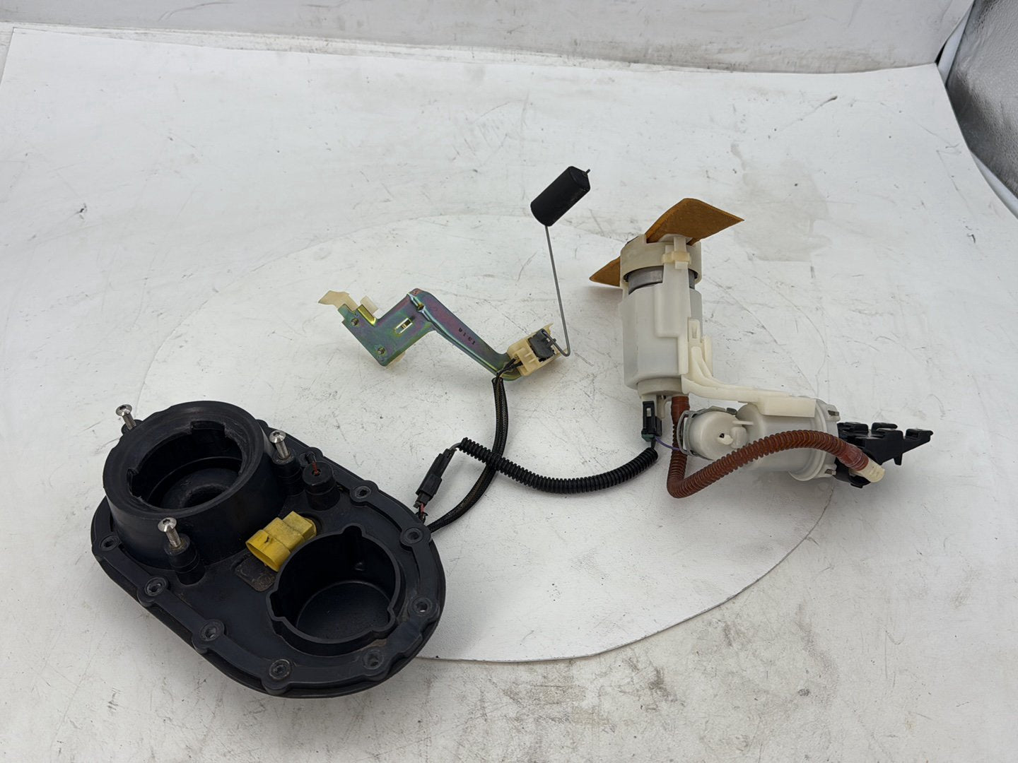 2006 Harley Dyna Super Glide Custom FXDCI OEM Gas Gasoline Fuel Petrol Pump Sending