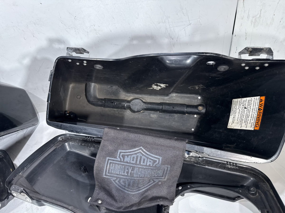 2006 Harley Road King Touring Custom OEM Left Right Saddlebags Luggage NOKey