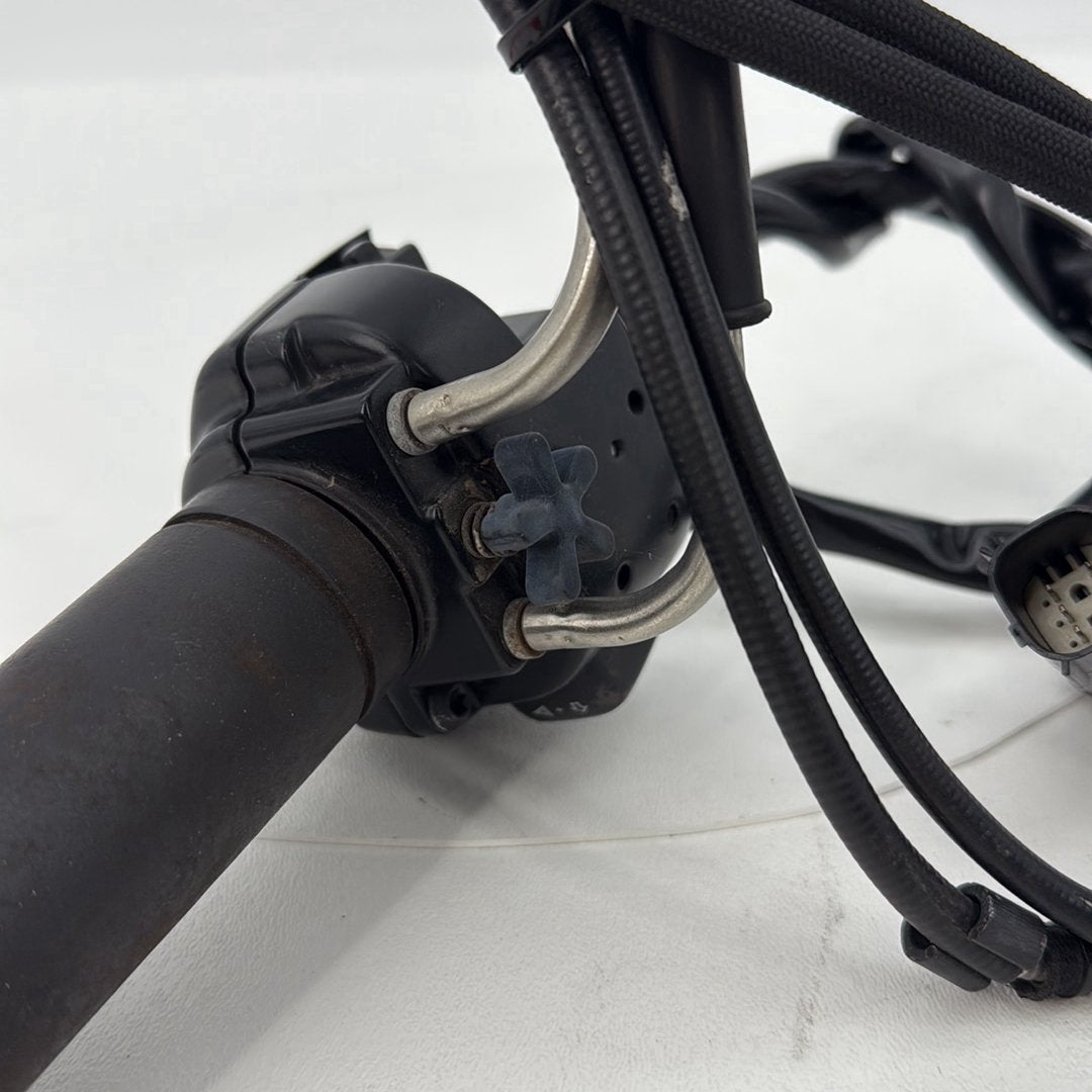 2007 - 2012 Harley-Davidson Dyna Super Glide Right Engine Start Kill Switches Controls 71684-06
