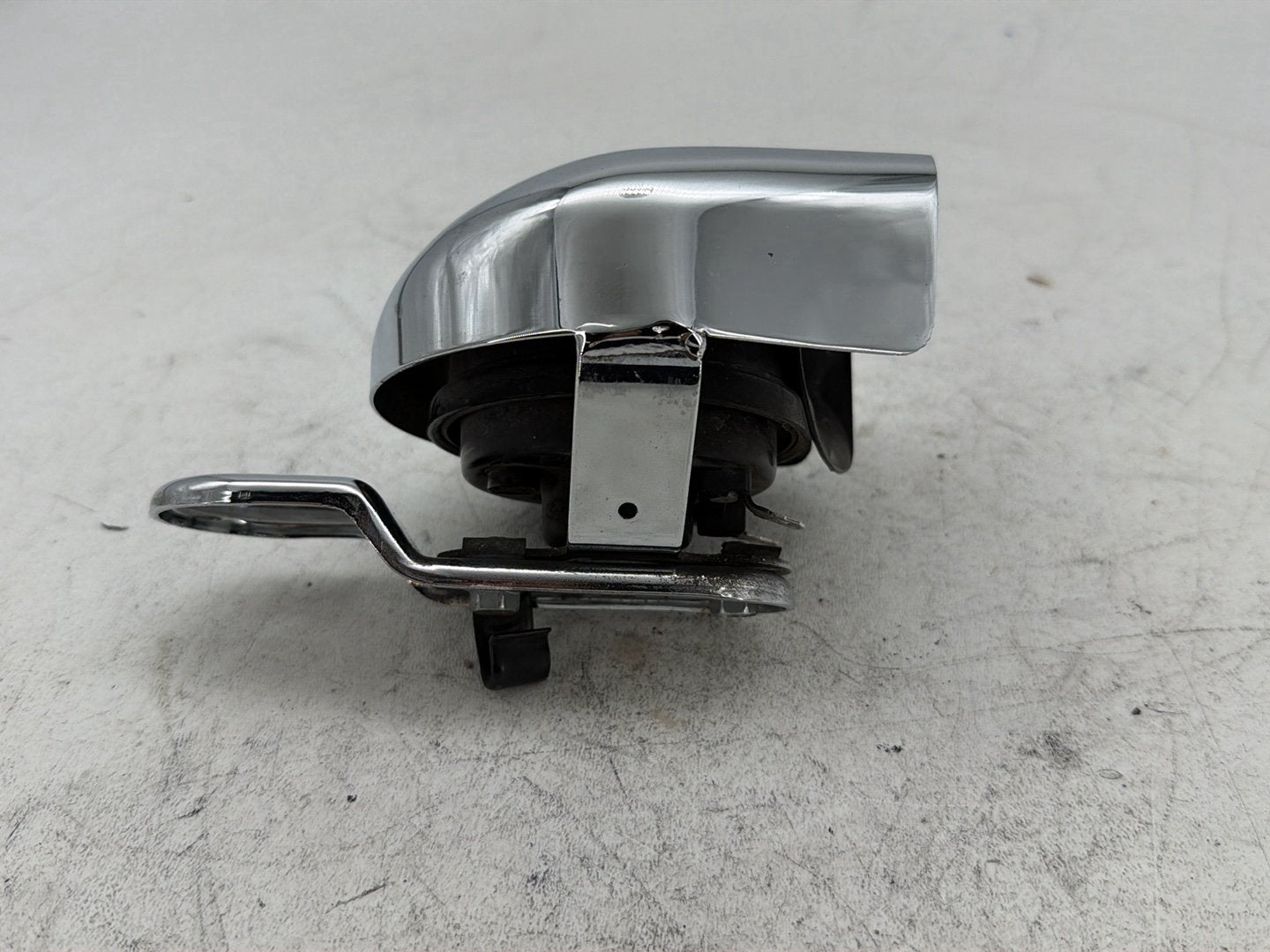 2006 Harley Sportster 1200 Custom XL1200C OEM Horn Signal Klaxon Chrome Cover