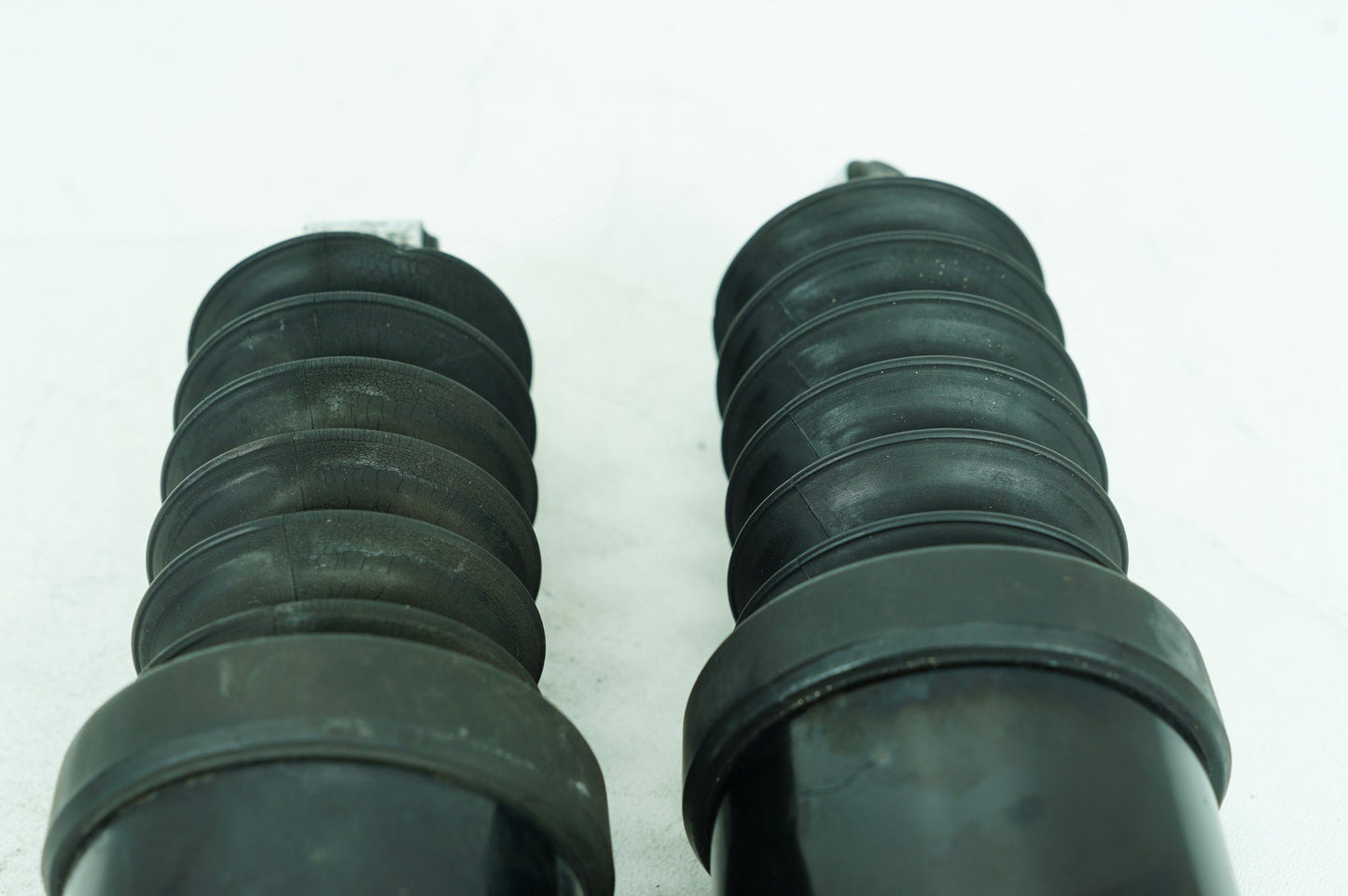 1984 - 1998 Harley-Davidson Touring Road Glide Rear Left Right Shock Absorbers 54565-97C